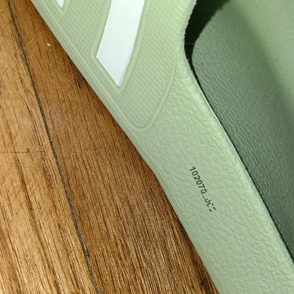Adidas‎ Light Green Slide Sandals Mens 6 Womens 7
